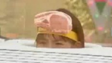 Japanese Girls Scared of a Lizard