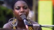 Nina Simone - Ain't Got No / I Got Life (live)